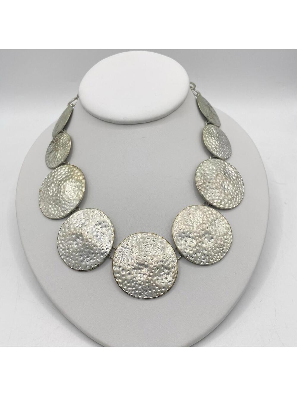 Silver Tone Chain Collar Necklace Hammered Discs Centerpiece C39-8